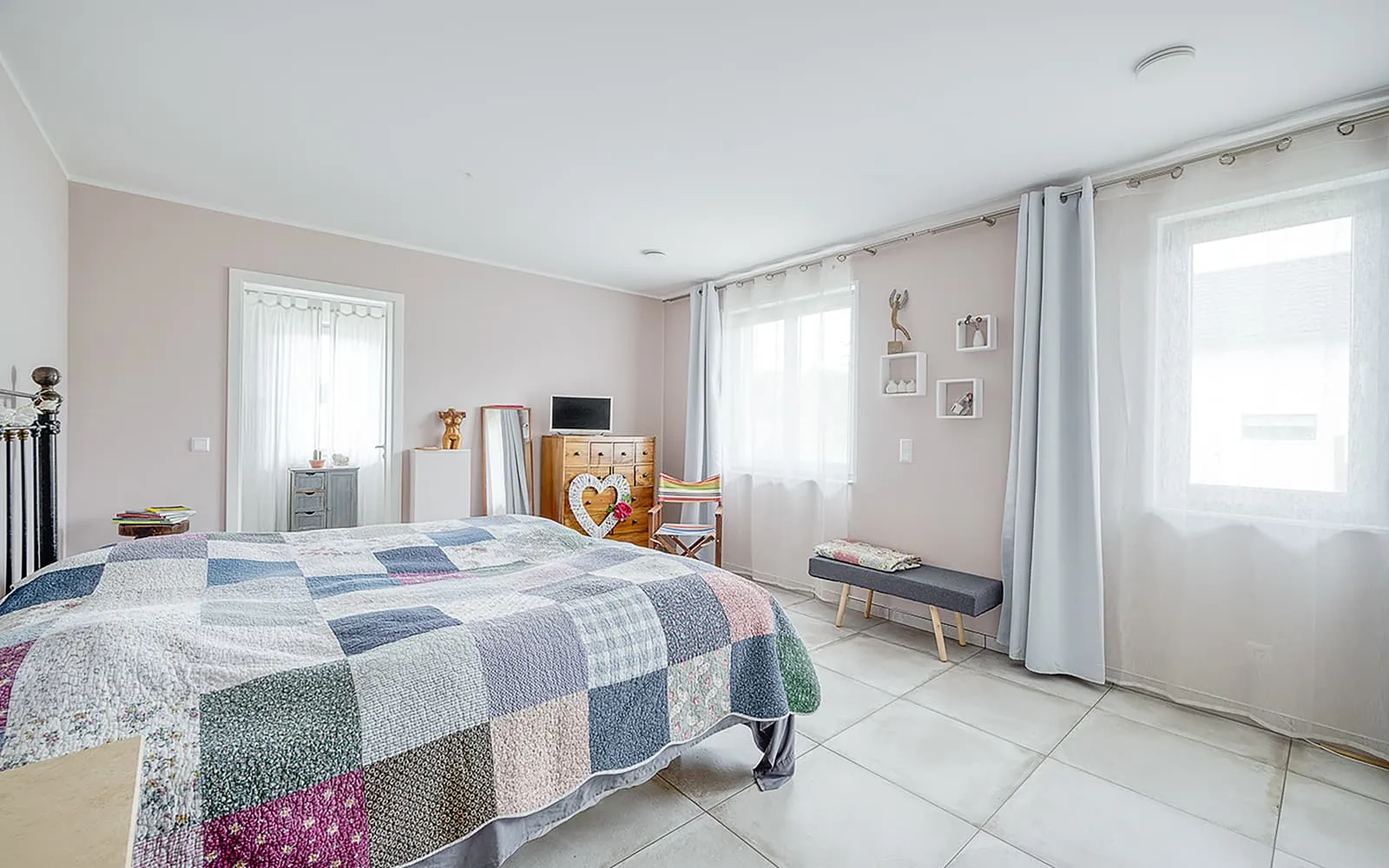 Immobilienfotografie Berlin – Schlafzimmer mit Balkon